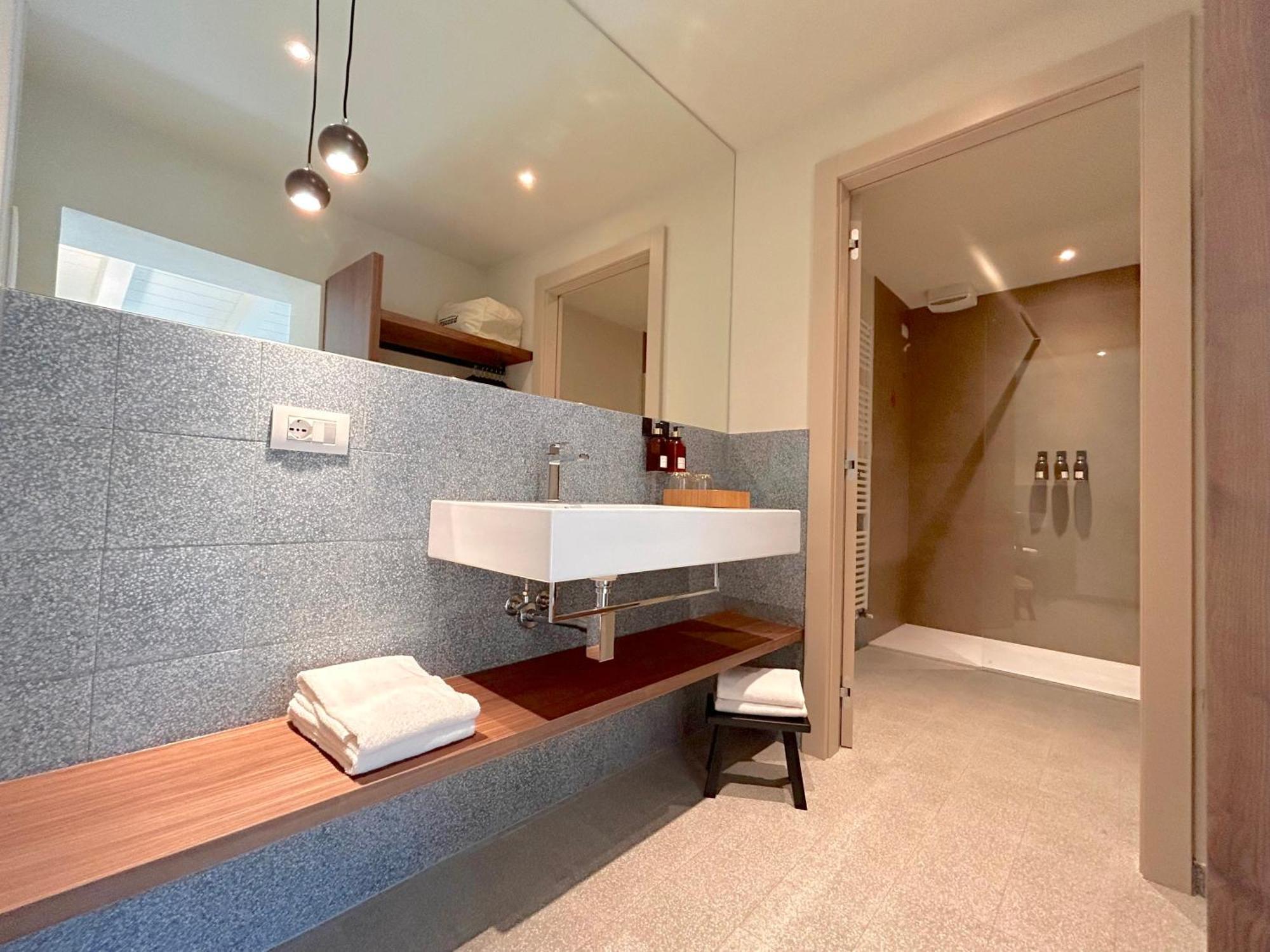 The Lake Suites Com - Luxury Stay In Лацизе Екстериор снимка