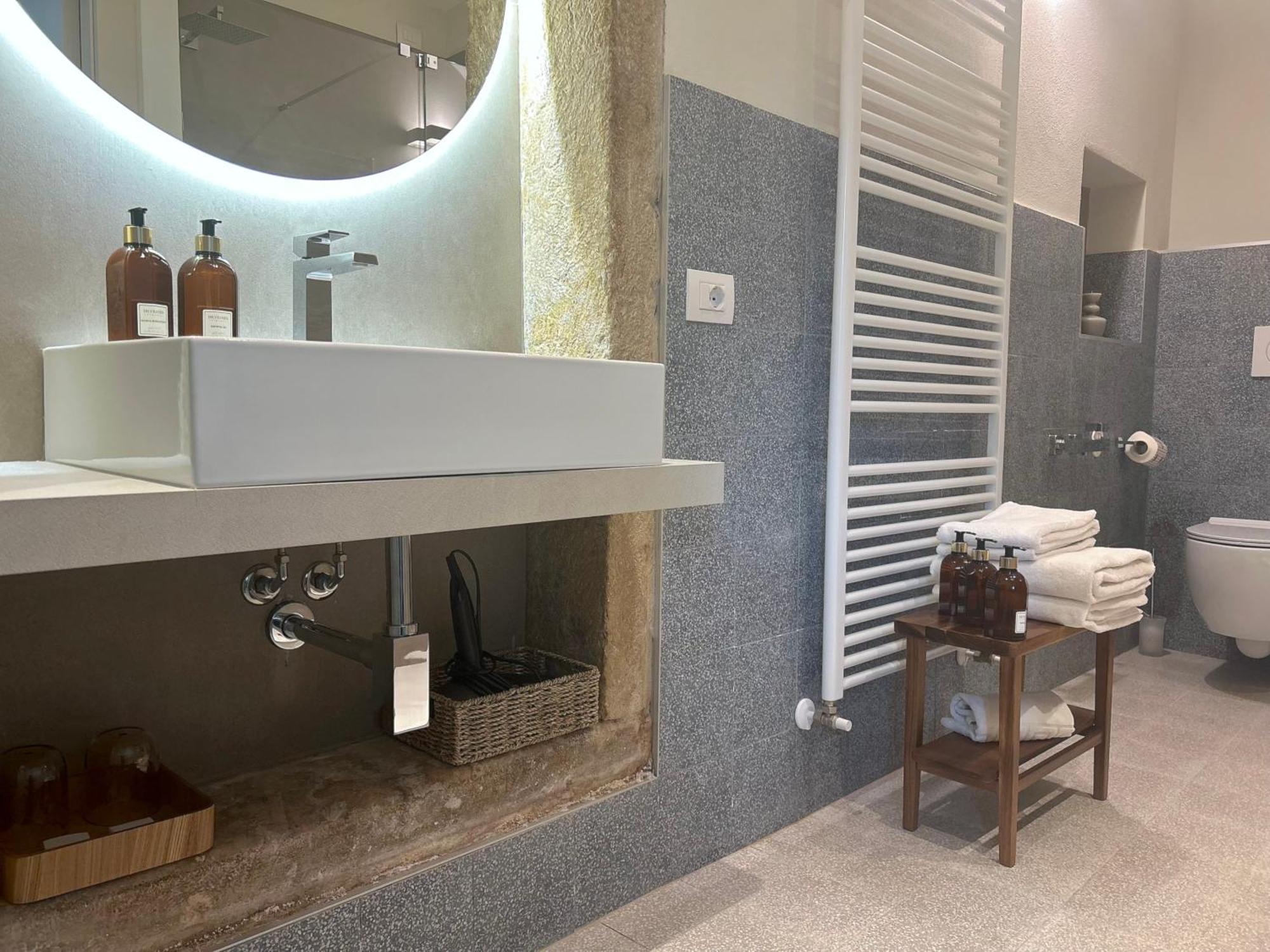 The Lake Suites Com - Luxury Stay In Лацизе Екстериор снимка